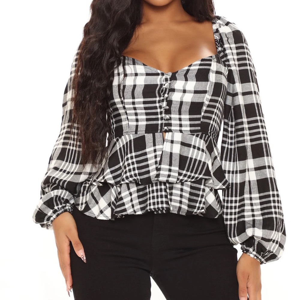 Polly Plaid Top Black/White trumpet sleeves